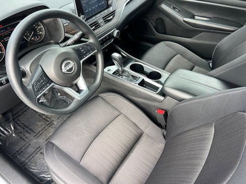Used 2024 Nissan Altima 2.5 SV image 9