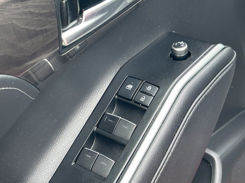 Used 2021 Toyota Highlander Platinum image 11