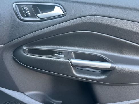 Used 2016 Ford Escape SE w/ Equipment Group 201A FWD image 19
