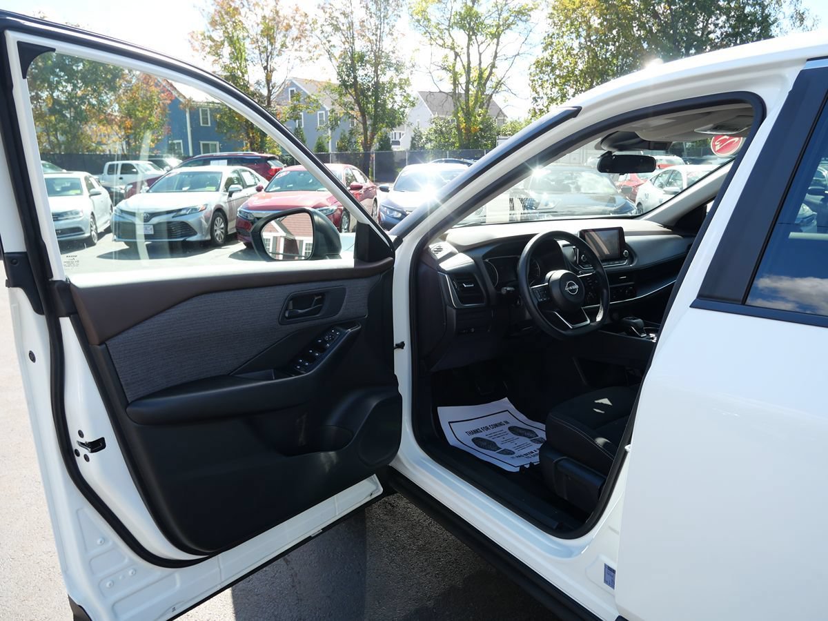 Used 2023 Nissan Rogue S AWD/4WD image 15