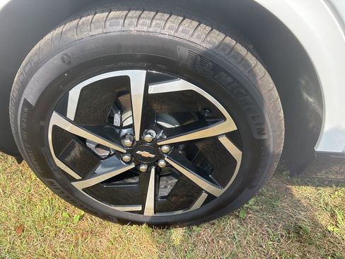 Certified 2024 Chevrolet Equinox EV LT image 11