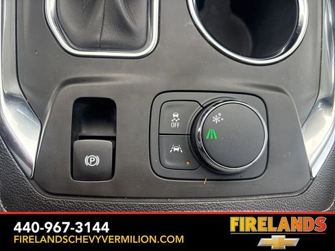 Used 2021 Chevrolet Traverse LT image 23