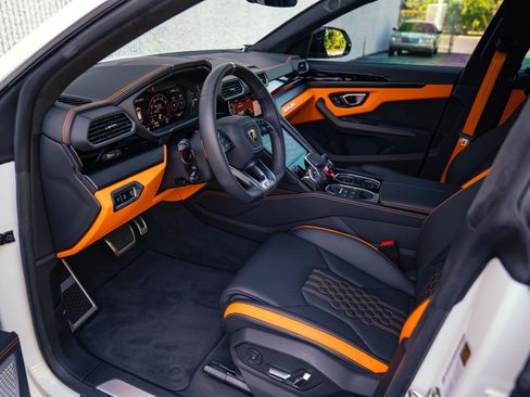 Used 2024 Lamborghini Urus S AWD/4WD image 29