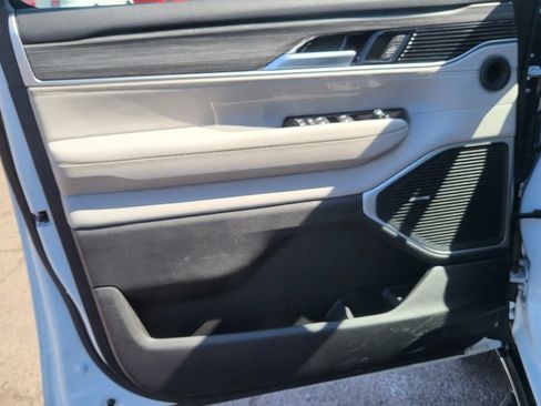 Used 2024 Jeep Wagoneer L Series II w/ Flexible Seating Group RWD image 31