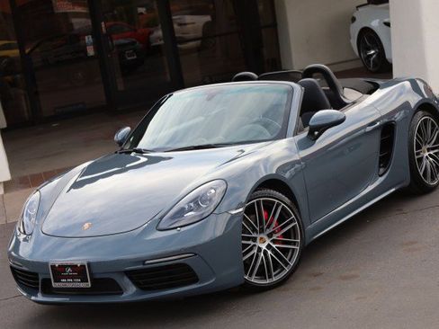 Used 2017 Porsche 718 Boxster S RWD image 1