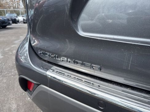 Used 2025 Toyota Highlander Platinum image 12