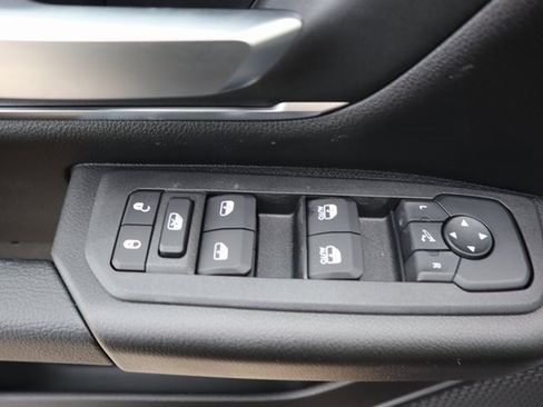 New 2026 RAM 1500 4x4 Crew Cab image 7