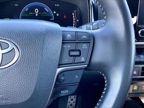 Used 2025 Toyota Camry SE FWD image 25
