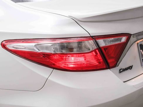 Used 2017 Toyota Camry XSE w/ Moonroof Package FWD image 7