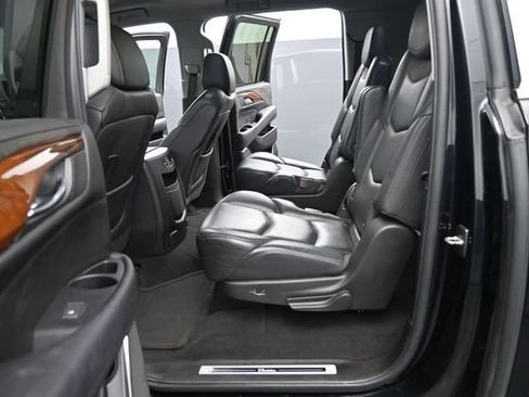 Used 2018 Cadillac Escalade ESV 4WD image 13