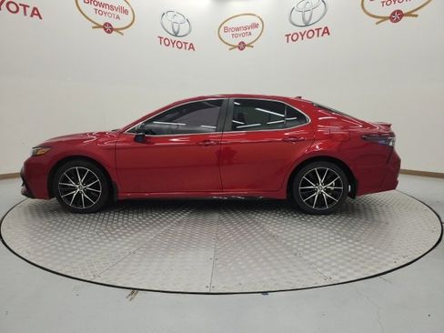 Used 2023 Toyota Camry SE image 2