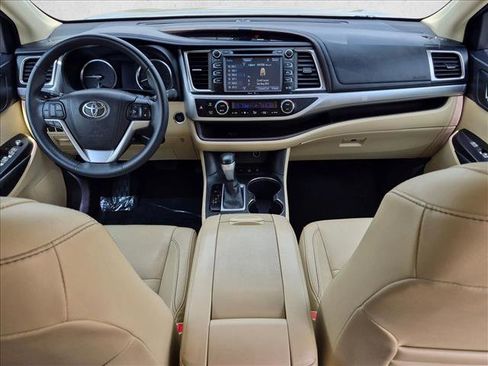Used 2015 Toyota Highlander XLE AWD/4WD image 17