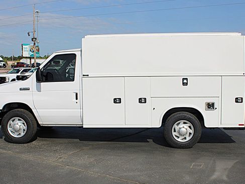 Used 2023 Ford E-350 and Econoline 350 Super Duty w/ Power Windows & Locks Group RWD image 6