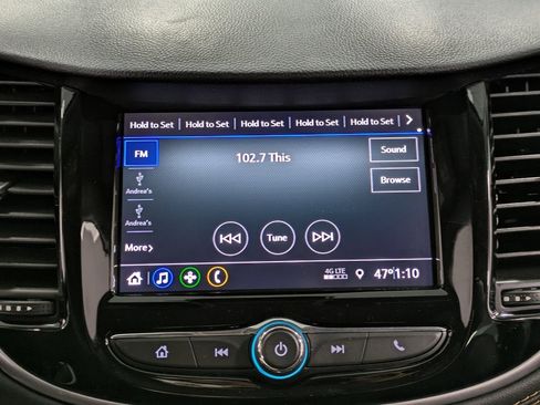 Used 2022 Chevrolet Trax LT w/ LT Convenience Package image 11