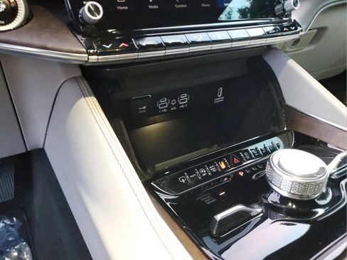 Certified 2025 Jeep Grand Wagoneer 4WD image 20