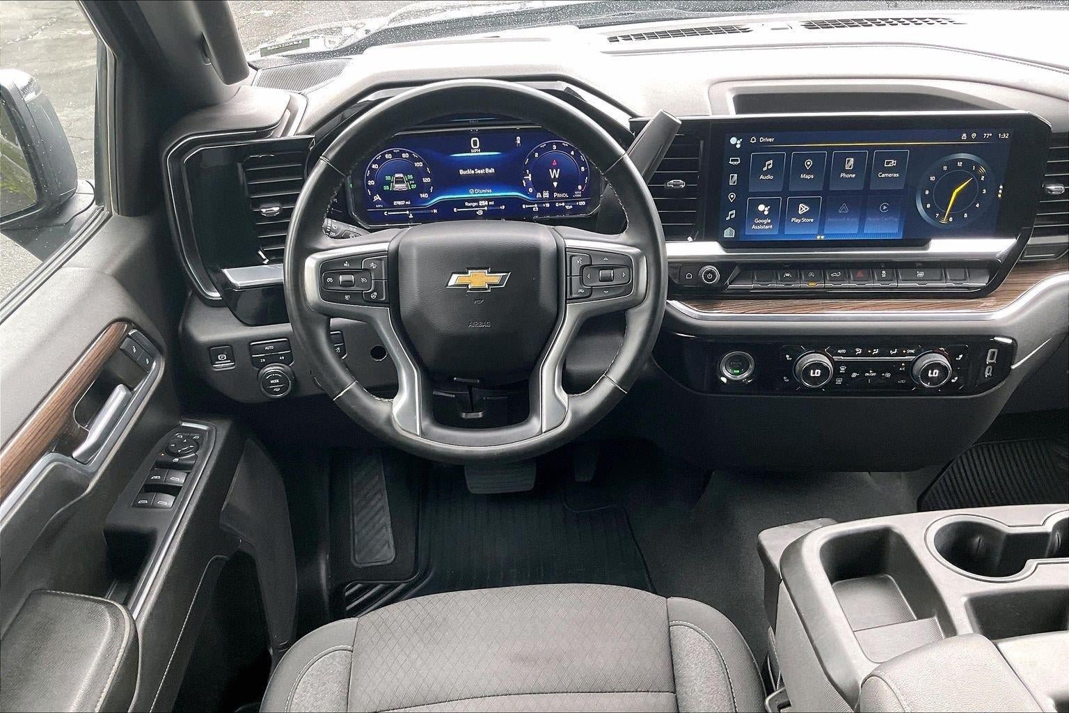 Used 2024 Chevrolet Silverado 1500 LT AWD/4WD image 5