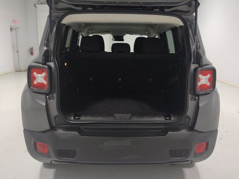 Used 2020 Jeep Renegade Latitude AWD/4WD image 29