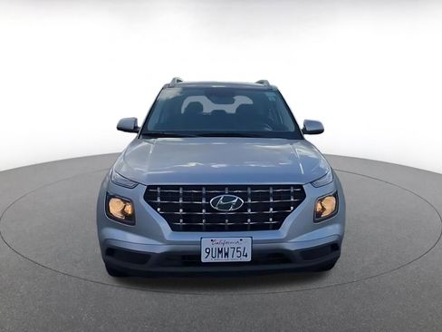 Used 2025 Hyundai Venue SEL image 4