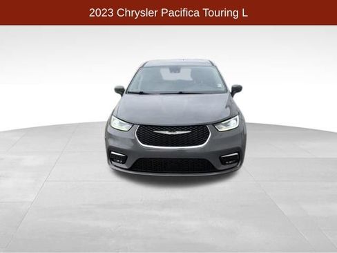 Used 2023 Chrysler Pacifica Touring-L FWD image 2