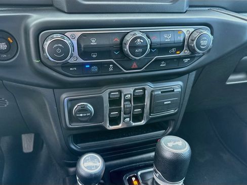 Used 2023 Jeep Wrangler Unlimited AWD/4WD image 15