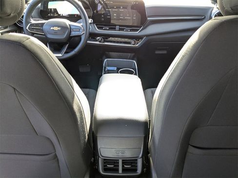 Used 2025 Chevrolet Equinox LT image 33