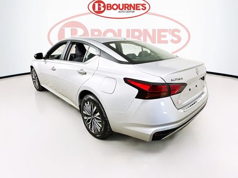 Used 2024 Nissan Altima 2.5 SV AWD/4WD image 5