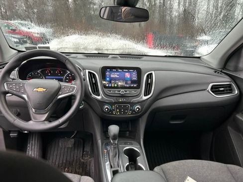 Used 2024 Chevrolet Equinox LT image 2