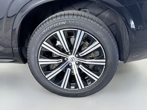 Certified 2025 Volvo XC90 B6 Plus image 31