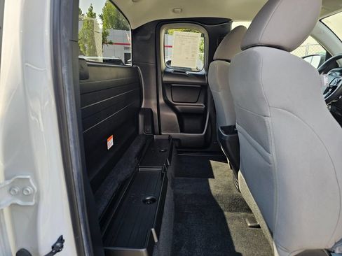 Used 2022 Toyota Tacoma SR RWD image 11