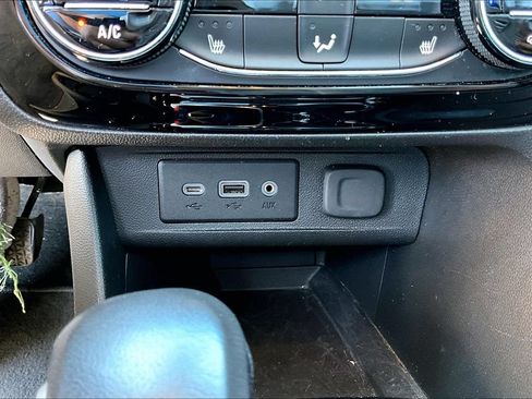 Used 2022 Buick Encore GX Select w/ Sport Touring Package FWD image 26