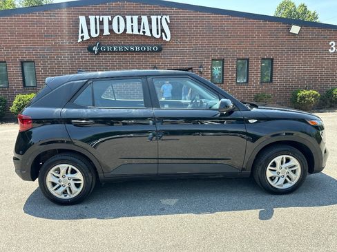 Used 2021 Hyundai Venue SE FWD image 8