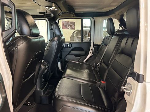Used 2022 Jeep Wrangler Unlimited Sahara image 37