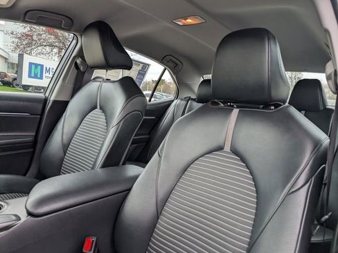 Used 2023 Toyota Camry SE FWD image 17