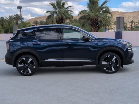 New 2026 Nissan Kicks SR w/ SR Premium Package FWD image 5