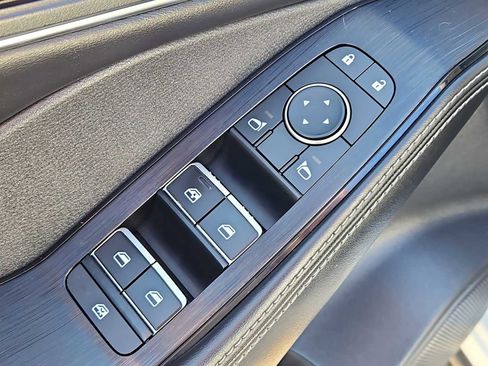 Used 2021 Nissan Rogue Platinum image 31