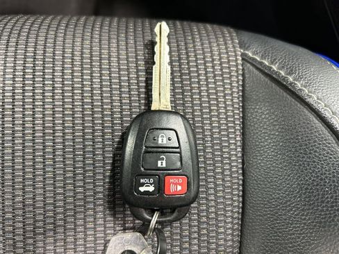 Used 2017 Toyota Corolla L image 30