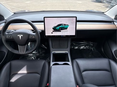 Used 2023 Tesla Model 3 Standard Range image 12