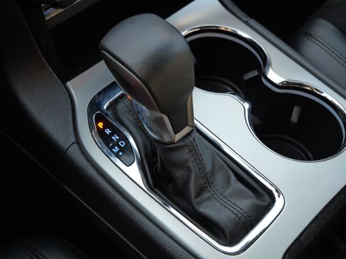 Used 2019 Jeep Grand Cherokee Altitude image 25