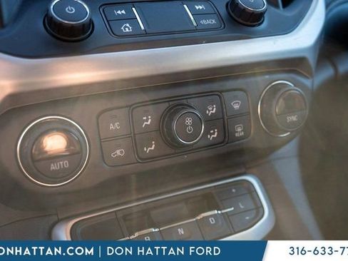 Used 2021 GMC Acadia SLE image 10