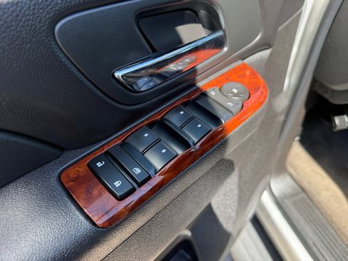 Used 2011 Chevrolet Avalanche LS image 23