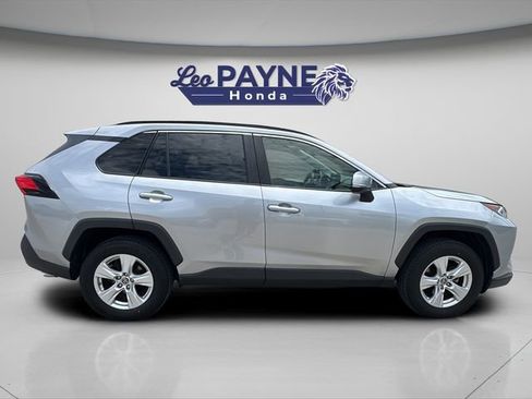 Used 2019 Toyota RAV4 XLE FWD image 11