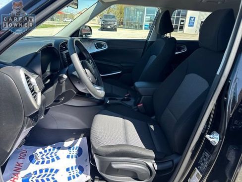 Used 2025 Kia Soul LX w/ LX Technology Package FWD image 8