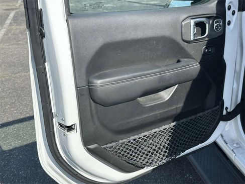 Used 2022 Jeep Wrangler Unlimited Sahara w/ Cold Weather Group image 19