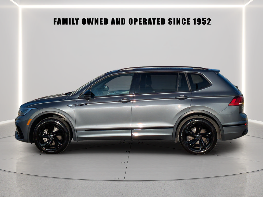 Certified 2023 Volkswagen Tiguan SE R-Line FWD image 3