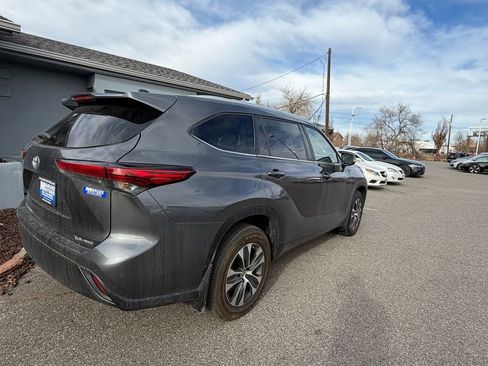 Used 2023 Toyota Highlander XLE image 8