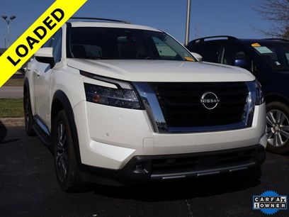 Used 2022 Nissan Pathfinder Platinum w/ Lighting Package (N93)