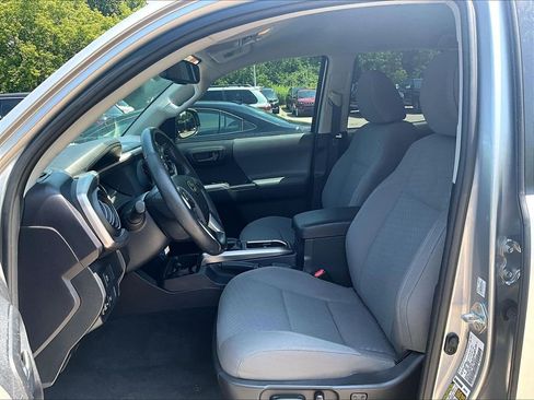 Certified 2021 Toyota Tacoma SR5 AWD/4WD image 10
