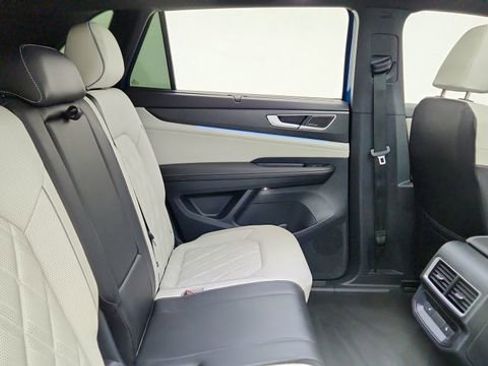 Used 2025 Volkswagen Atlas Cross Sport SEL Premium R-Line AWD/4WD image 24