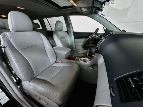 Used 2013 Toyota Highlander Limited AWD/4WD image 31