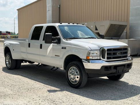 Used 2004 Ford F550 2WD Crew Cab Super Duty image 3